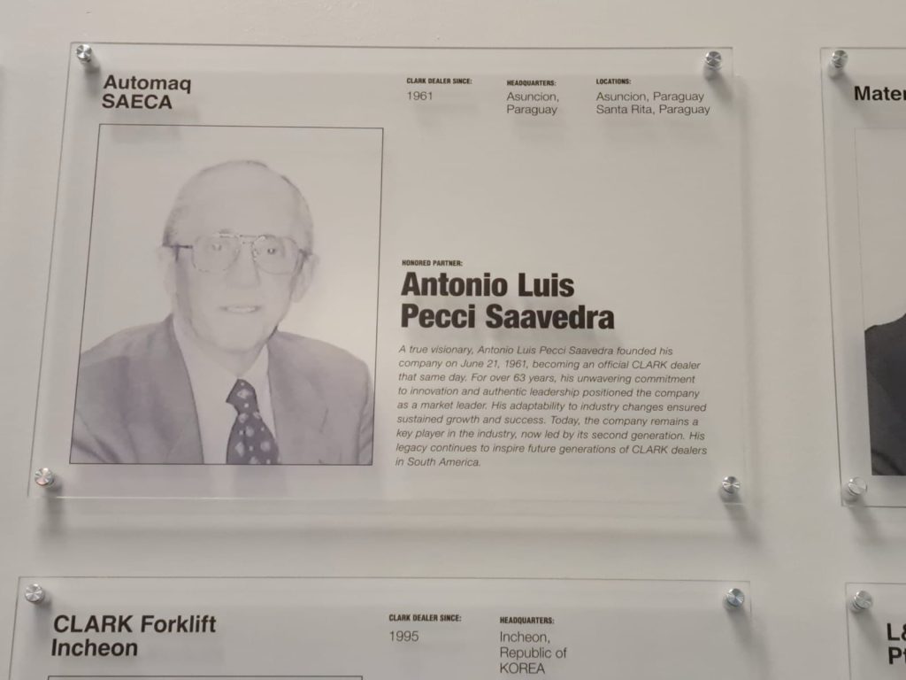 Automaq entre los referentes mundiales de Clark: homenaje al fundador en la nueva sede global en Dallas